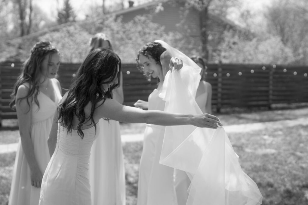 bridesmaids first look in backyard wedding